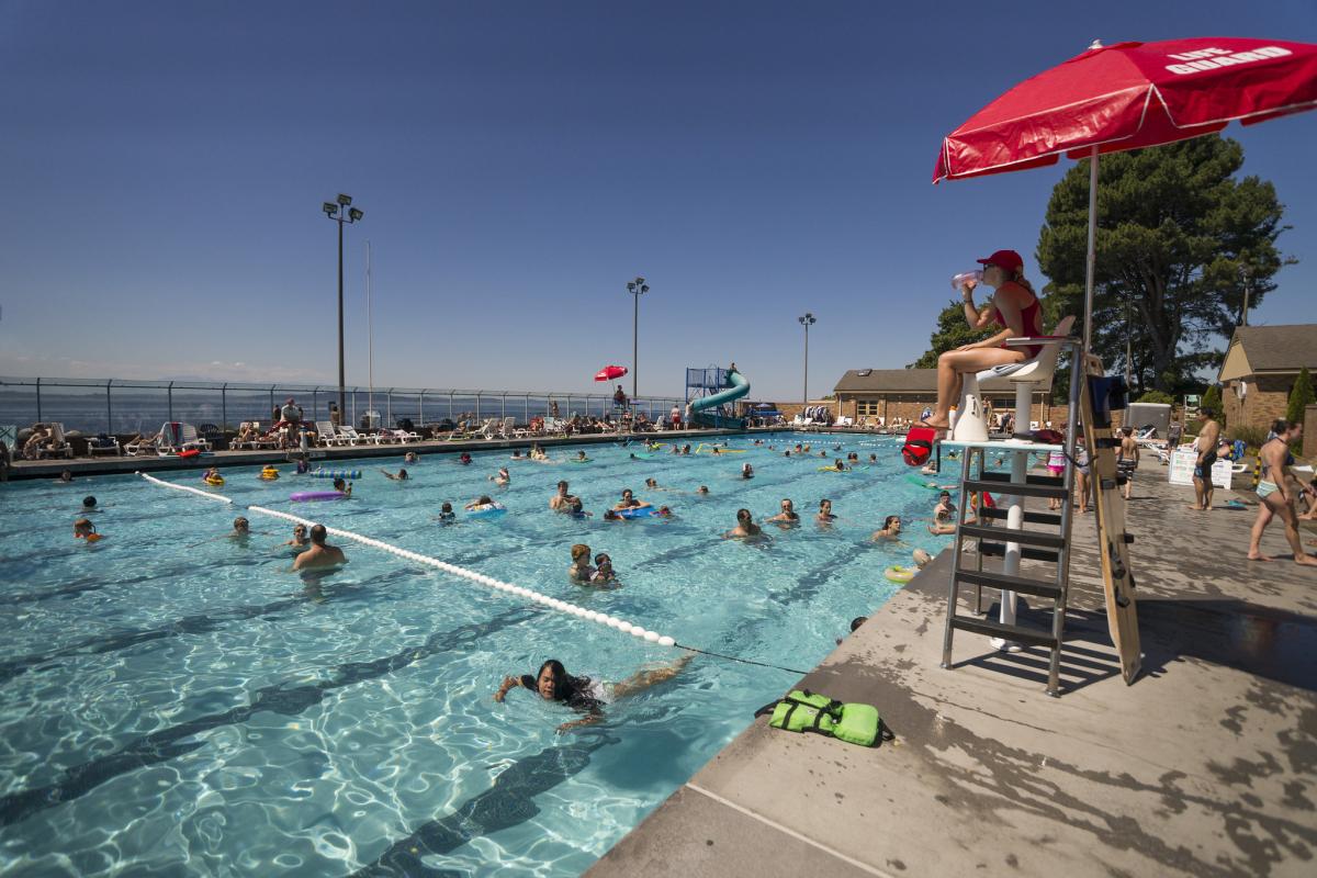 Public swimming store pool